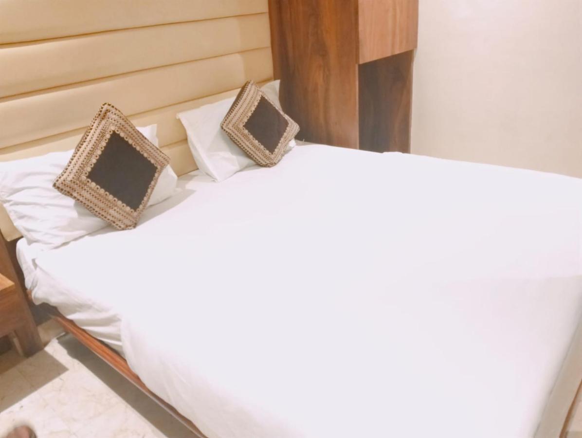 Hotel Adams Inn Near Mumbai Airport מראה חיצוני תמונה